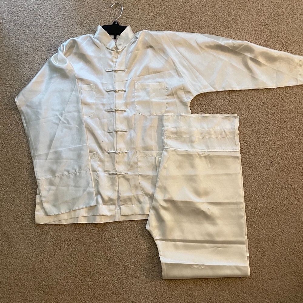 New Men’s /unisex White sateen pajama medium